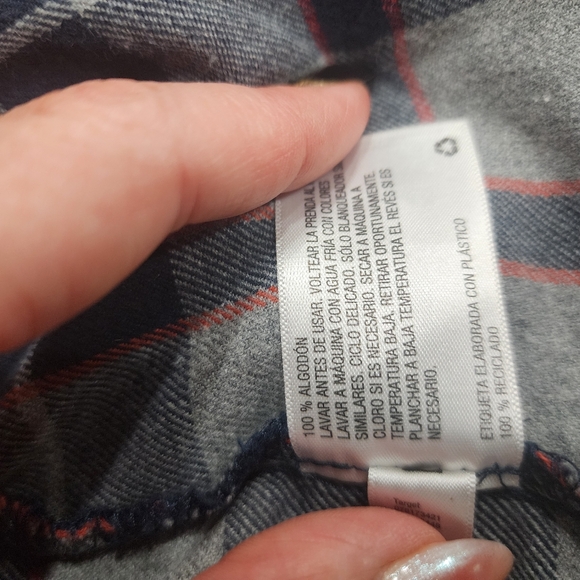 Boys size 8-10, [art class ] gray,blue long sleeve plaid button up flannel shirt - Picture 8 of 16